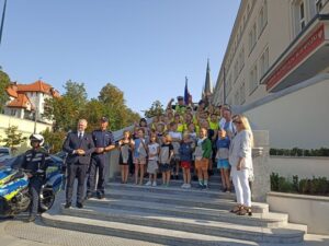 Uczniowie klas 2 podczas akcji bezpieczna droga do szkoły