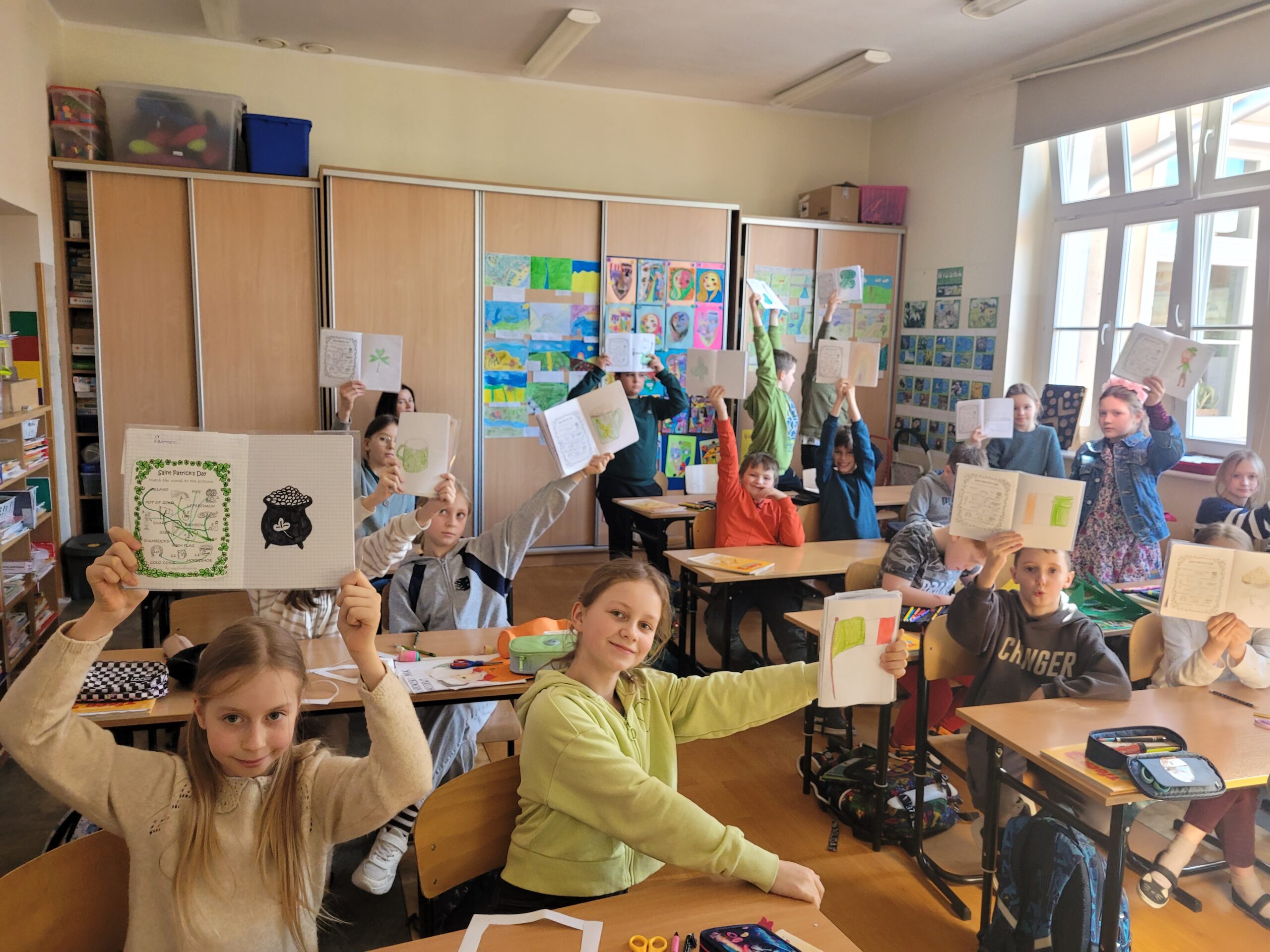 Zabawy z okazji Dnia św Patryka w naszej szkole