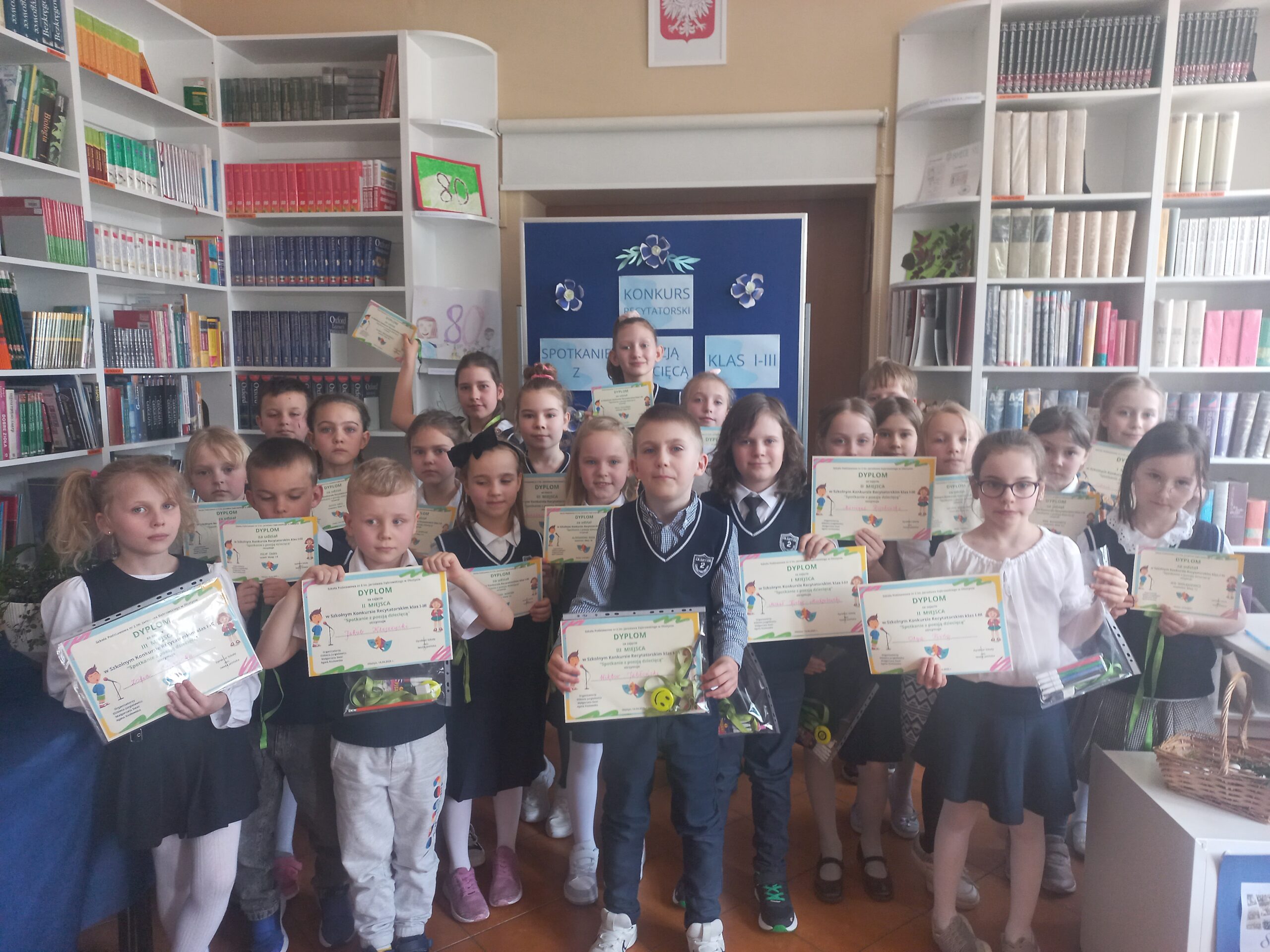 Zdjęcie uczestników Konkursu Recytatorskiego klas I-III