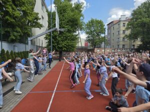 80 kroków zumby na 80-lecie szkoły - happening dla uczniów klas 1-3 