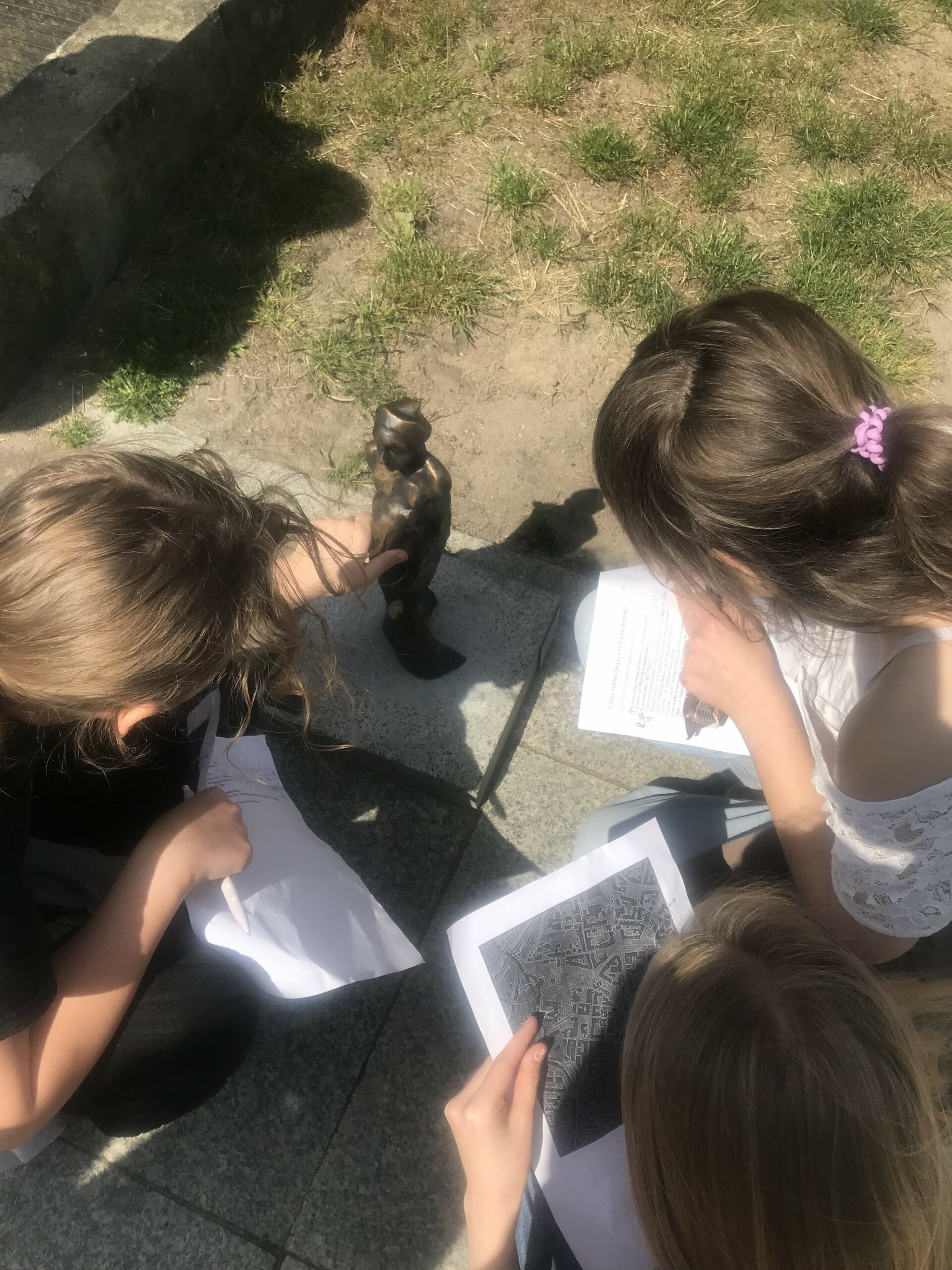 Poszukiwania warmińskich postaci baśniowych przez uczniów klas 4