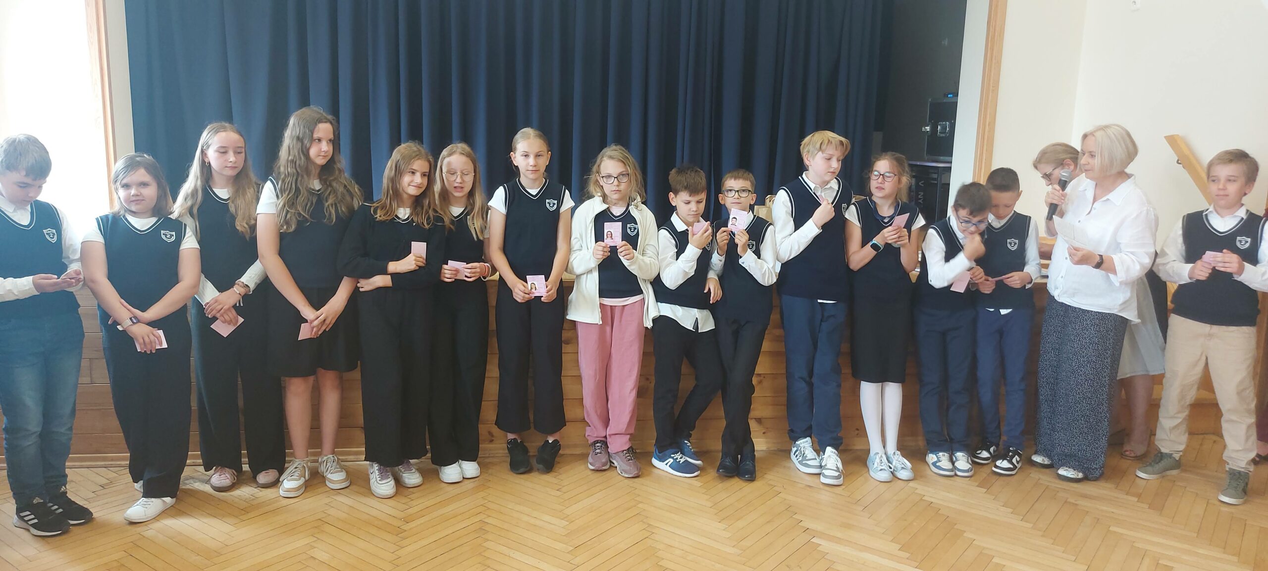 Wręczenie kart rowerowych uczniom klas 4