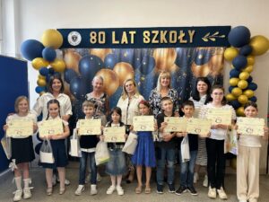 Zdjęcie uczestników Międzyszkolnego Konkursu "Mistrz Języka Polskiego" uczniow klas II
