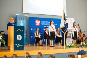 Uroczysta gala jubileuszu 80-lecia szkoły - przemówienie dyrektora szkoły Iwony Jasińskiej
