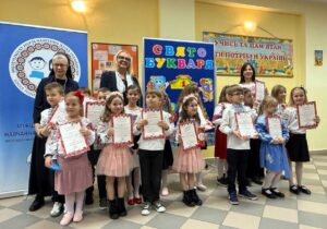 Zdjęcie z uroczystości ślubowania uczniów klasy pierwszej