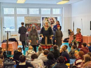 Żywa lekcja historii w wykonaniu Teatru Historycznego - podróż po epoce średniowiecza w Polsce z uwzględnieniem czasów pierwszych Piastów