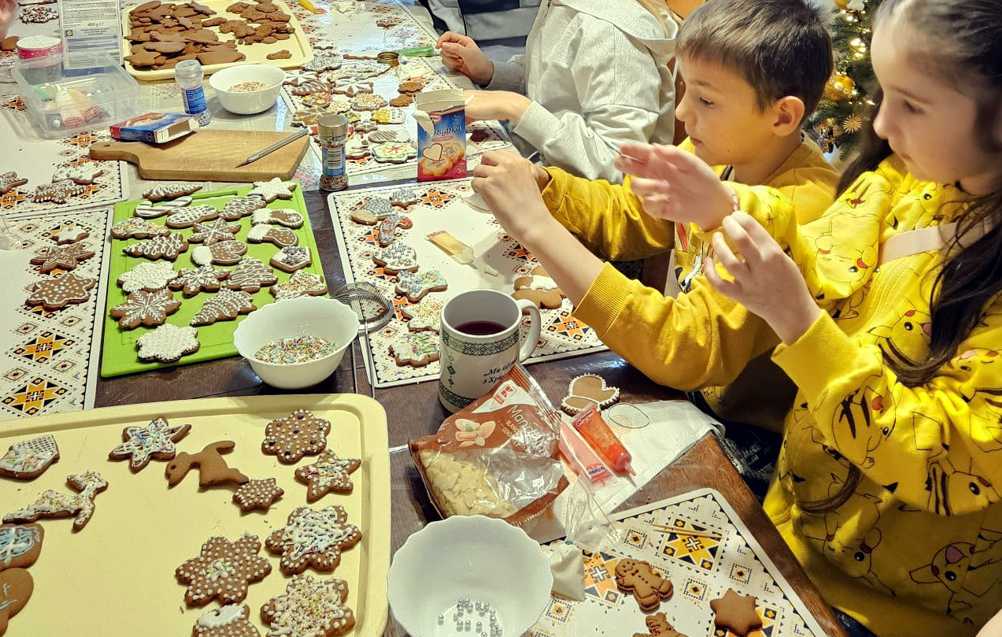 Zdjęcia z warsztatów pieczenia i ozdabiania pierniczków