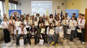 Zdjęcia z IV Wojewódzkiego Konkursu Wiedzy o Ukrainie „Młodzi Znawcy Ukrainy”. 